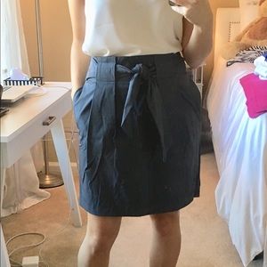 Banana republic front tie skirt